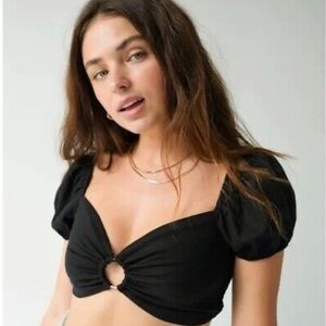 NWT Elodie Black O-Ring Crop